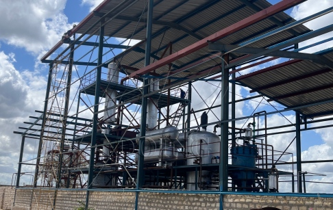 Planta de Destilación y Refinación de Aceite de Motor Usado de 10 TPD Instalada con Éxito en Kenia