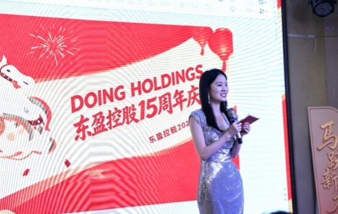 Celebración del aniversario de Holdings