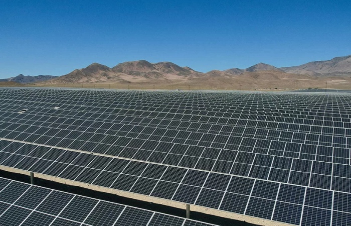 Paneles fotovoltaicos de residuos reciclables.jpg