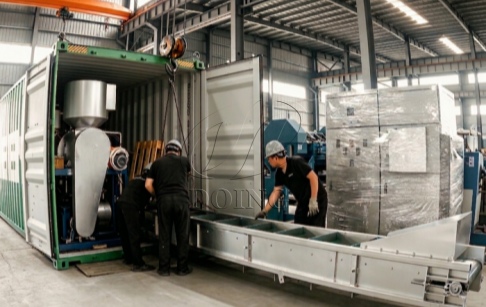 Planta integrada de 2,5 toneladas para convertir residuos plásticos en diésel y gasolina, cargada con destino a Indonesia